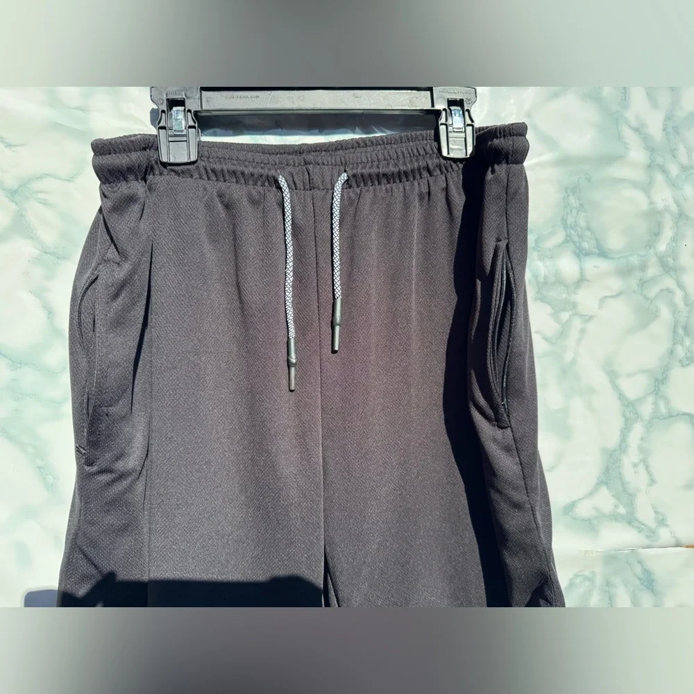 Black shorts - Picture 3 of 4